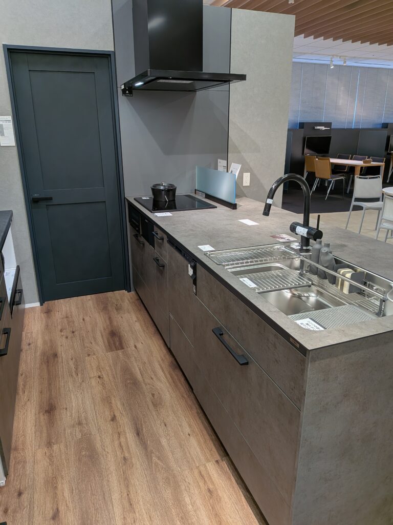 2026最新モデルチェンジ後のノクトはフロントパネルがすっきりしておりワークトップもおしゃれ