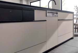 最新ノクトはフロントパネルがフラット。そのため食洗機の納まりの見た目もスッキリ_LixiLノクト