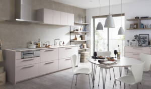 施工イメージ_扉オーブアッシュピンク×ワークトップクリスタルライトピンク_TOTOザクラッソカタログより_plan19