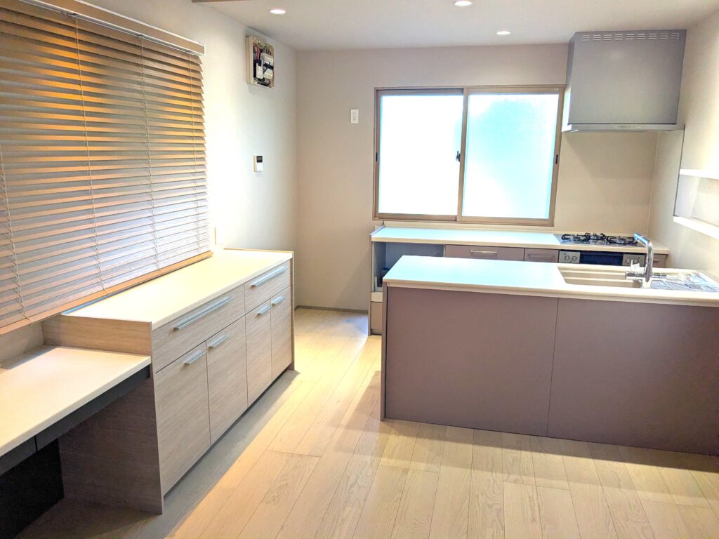 リビングを広くとり、ワークデスクも設けたレイアウトへリフォーム_トクラスコラージアを利用