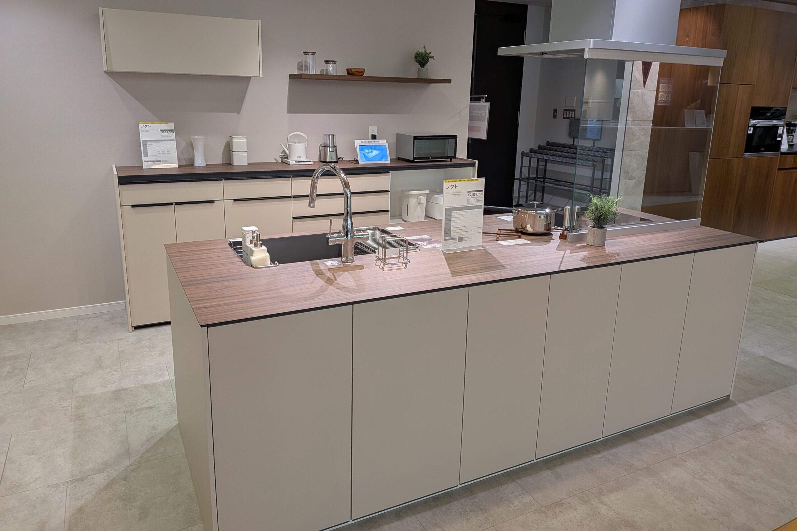 ノクトの組み合わせ例_リクシル新宿ショールーム20206年最新_ソリッドベージュ