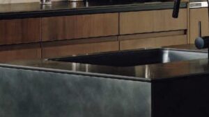 2024年最新 /スリムデザインのセラミックトップと金属調のラスターメタルシリーズ扉